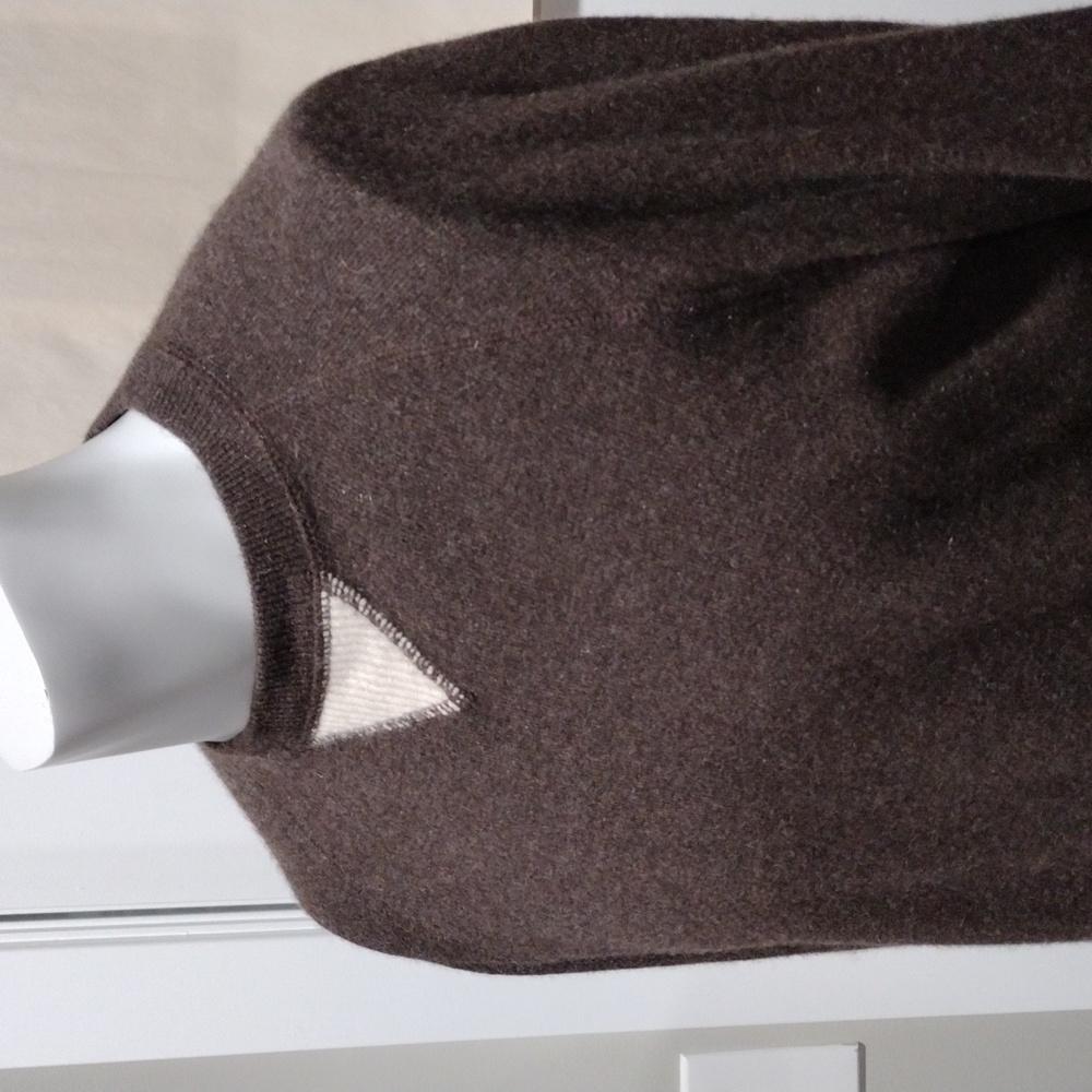 Autumn Cashmere mens brown cashmere crewneck sweater with cream patches. Large